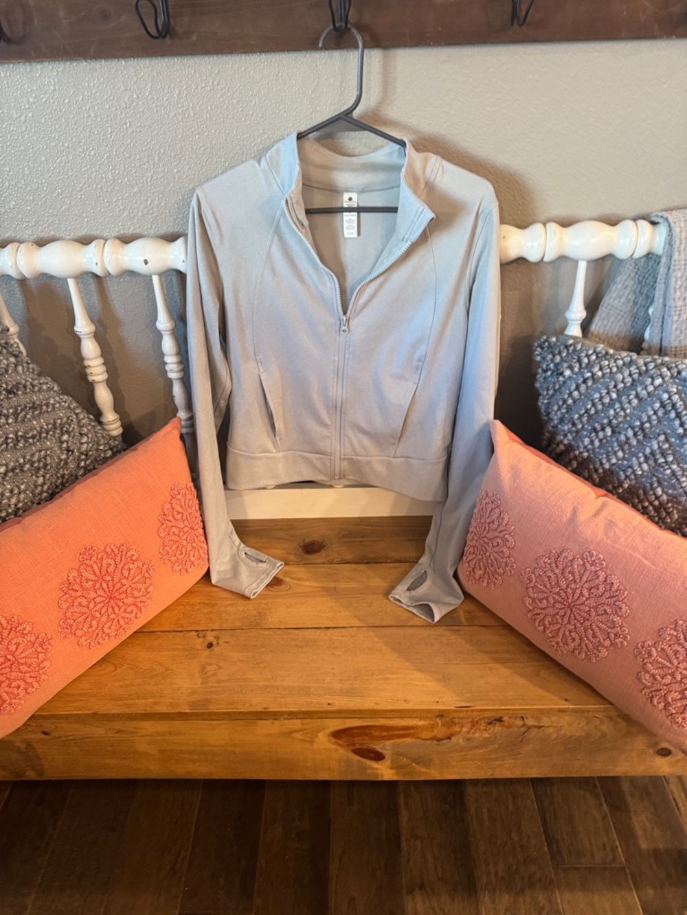 Yogalicious EUC Light Gray Zip-Up Jacket